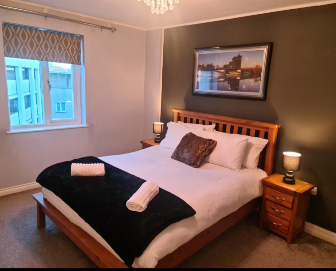 City Centre Top Floor Apartment In Belfast City Centre Bagian luar foto