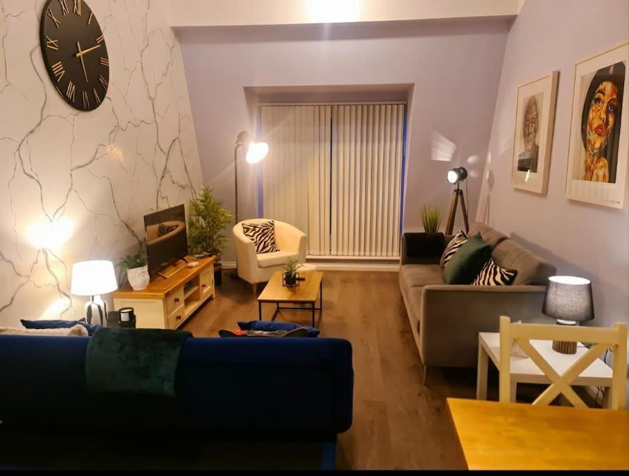 City Centre Top Floor Apartment In Belfast City Centre Bagian luar foto